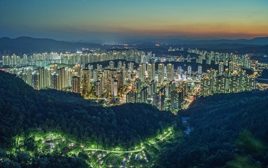 본문 이미지 - 원수산 전망대에서 내려다본 행복도시 야경.(행복청 제공. 재판매 및 DB 금지) 2026.10.15./뉴스1