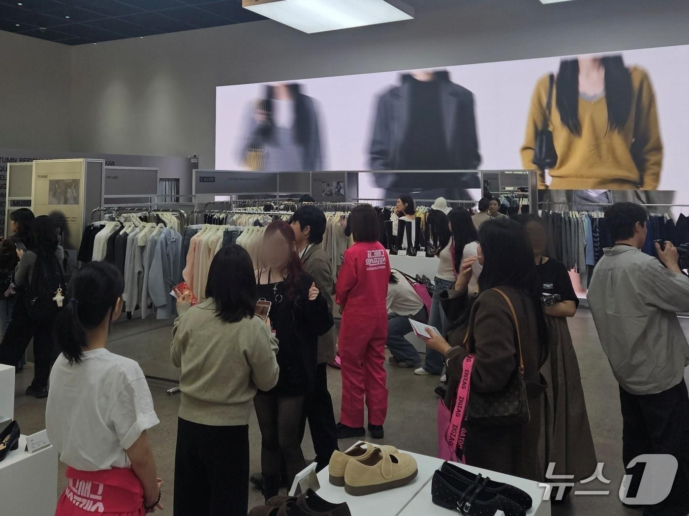 본문 이미지 - 지그재그 익스프레스 팝업 1층 내부 모습 ⓒ 뉴스1 박혜연 기자