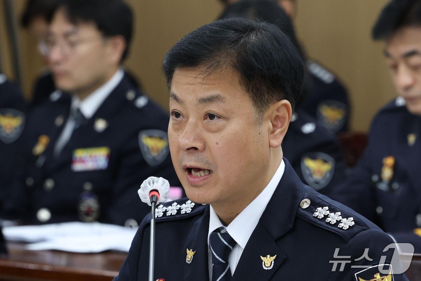 본문 이미지 - 고범석 서울특별시경찰청장이 15일 오후 서울 종로구 서울특별시경찰청에서 열린 국회 행정안전위원회의 서울경찰청에 대한 국정감사에 출석해 의원 질의에 답하고 있다. 2026.10.15 ⓒ 뉴스1 이광호 기자