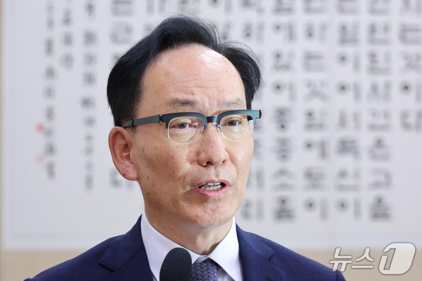 본문 이미지 - 김대웅 서울고등법원장이 16일 서울 여의도 국회에서 열린 법제사법위원회의 서울고등법원 등에 대한 국정감사에서 업무보고를 하고 있다. 2026.10.16 ⓒ 뉴스1 신웅수 기자
