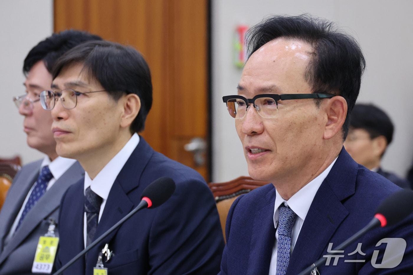본문 이미지 - 김대웅 서울고등법원장이 16일 서울 여의도 국회에서 열린 법제사법위원회의 서울고등법원 등에 대한 국정감사에서 의원 질의에 답변하고 있다. 2026.10.16 ⓒ 뉴스1 신웅수 기자