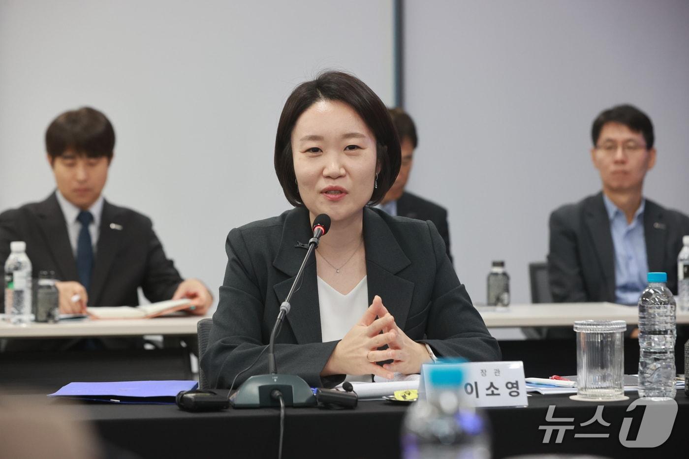 본문 이미지 - 이소영 중소벤처기업부 장관이 16일 충청북도 청주시 오가노이드 사이언스(주)에서 열린 간담회에서 모두 발언을 하고 있다. (중소벤처기업부 제공. 재판매 및 DB 금지) 2026.10.16 ⓒ 뉴스1