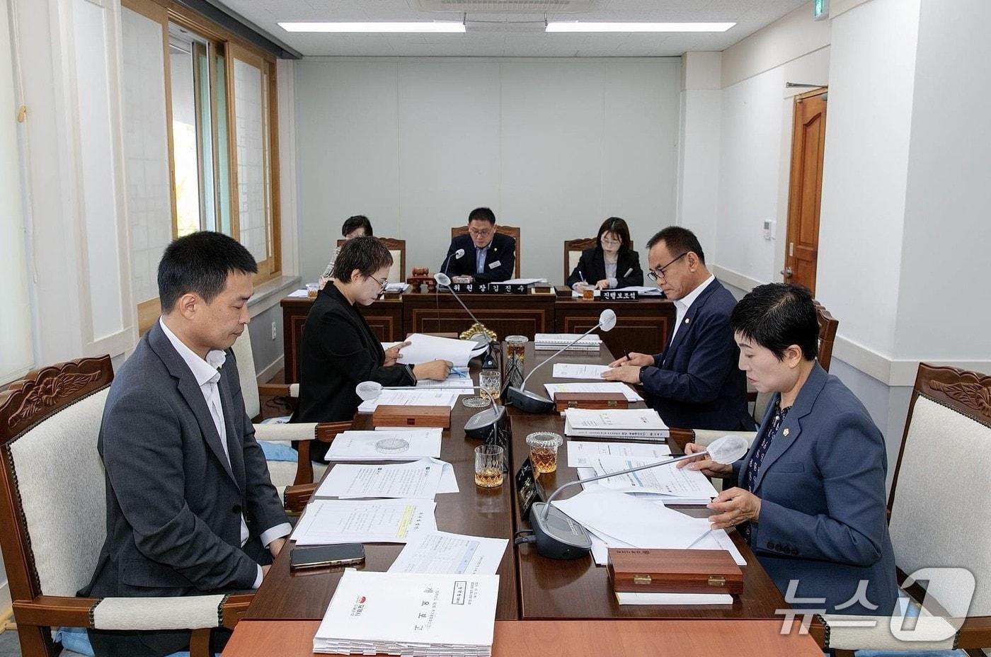 본문 이미지 - 김제시의회가 16일 운영위원회를 열고 공무국외출장여비 전액 반납하기로 결정했다.(김제시의회 제공. 재판매 및 DB 금지)