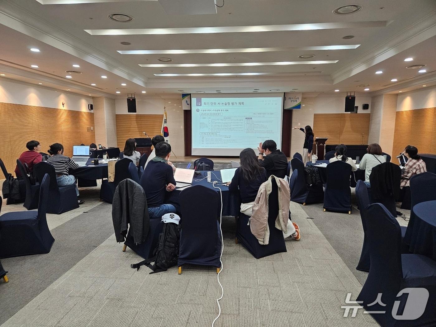 본문 이미지 - 강원교육청,   2026학년도 중학교 학생평가 전문가 기본과정 연수.(강원교육청 제공. 재판매 및 DB 금지)