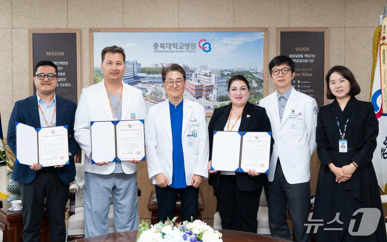 본문 이미지 - 충북대학교병원에서 열린 감사장 수여식.(충북대학교병원 제공. 재판매 및 DB 금지) 2026.10.16/뉴스1