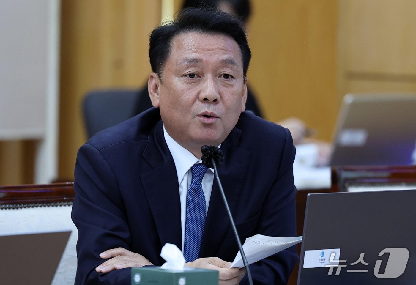본문 이미지 - 이광재 더불어민주당(경기 하남시갑) 의원이 16일 대구 중구 한국은행 대구경북본부에서 열린 국회 재정경제기획위원회의 동북·동남지방데이터청, 부산·대구지방국세청, 부산·대구본부세관, 한국은행 부산·경남·울산·대구경북·포항본부에 대한 국정감사에서 질의하고 있다. 2026.10.16 ⓒ 뉴스1 공정식 기자