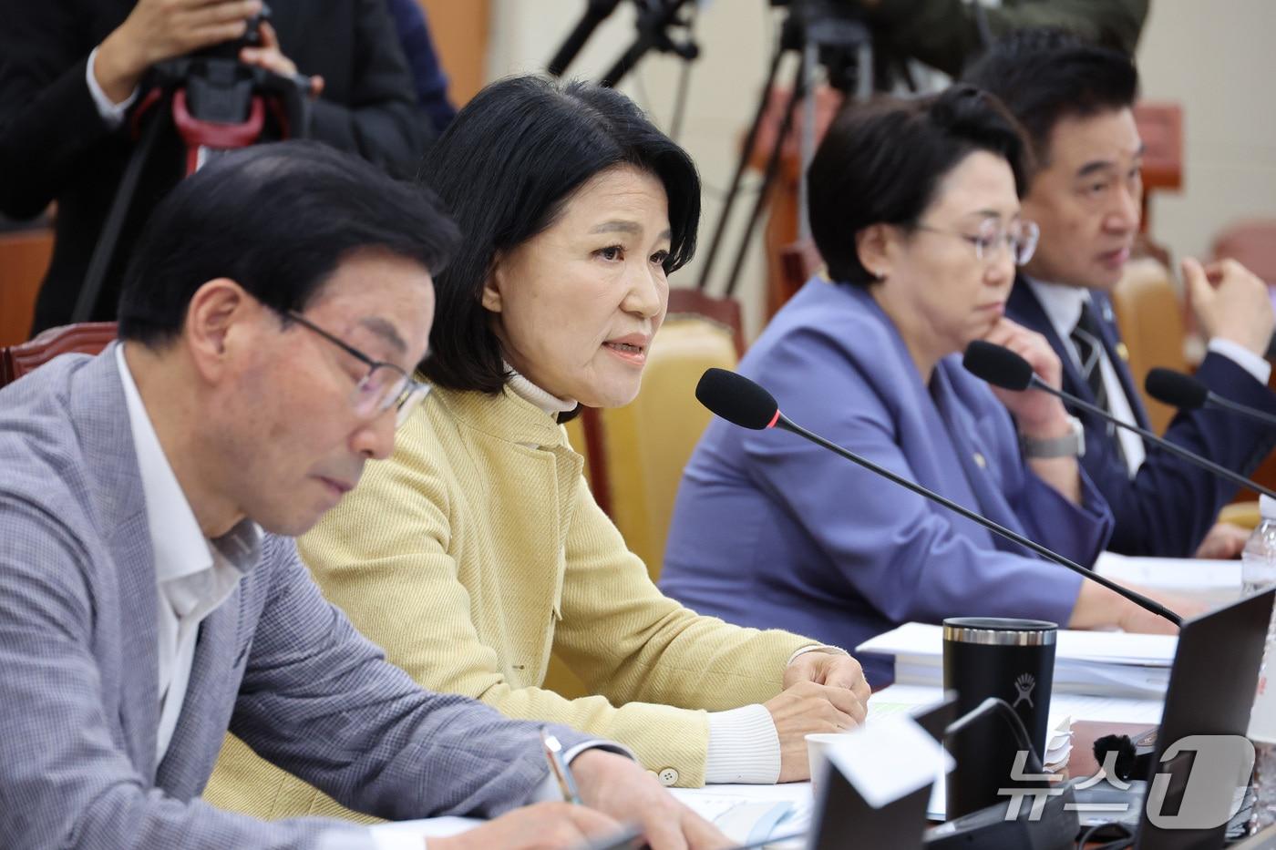 본문 이미지 - 이진숙 국민의힘 의원이 16일 서울 여의도 국회에서 열린 과학기술정보방송통신위원회의 한국방송공사 등에 대한 국정감사에서 의사진행 발언을 하고 있다. 2026.10.16 ⓒ 뉴스1 신웅수 기자