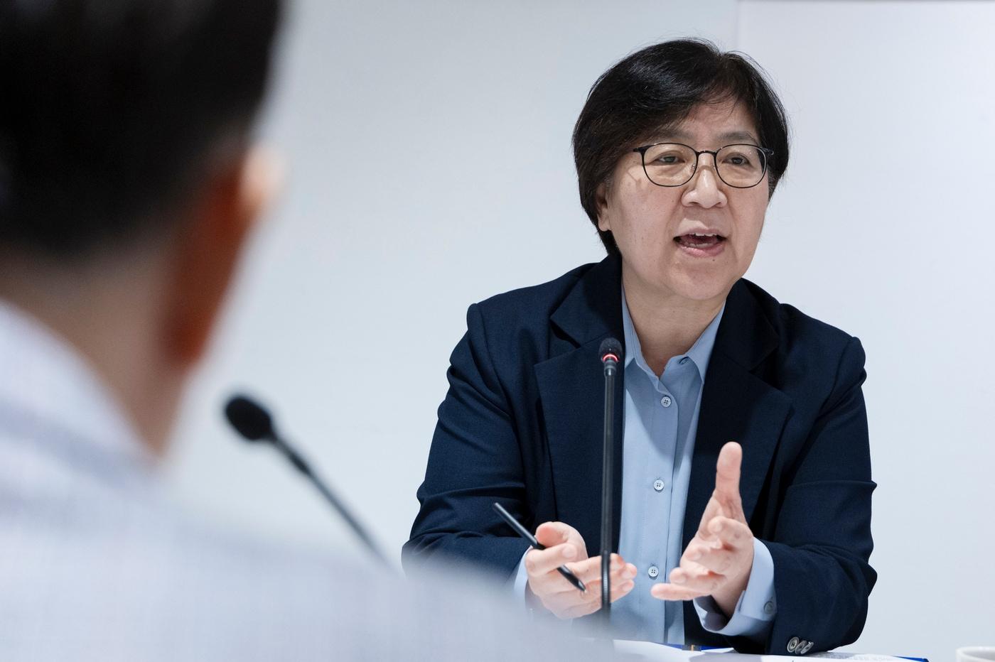 본문 이미지 - 정은경 보건복지부 장관이 16일 서울 컨퍼런스하우스 달개비에서 열린 연명의료결정제도 개선 특별전문위원회 제3차 회의에서 발언하고 있다. (복지부 제공)