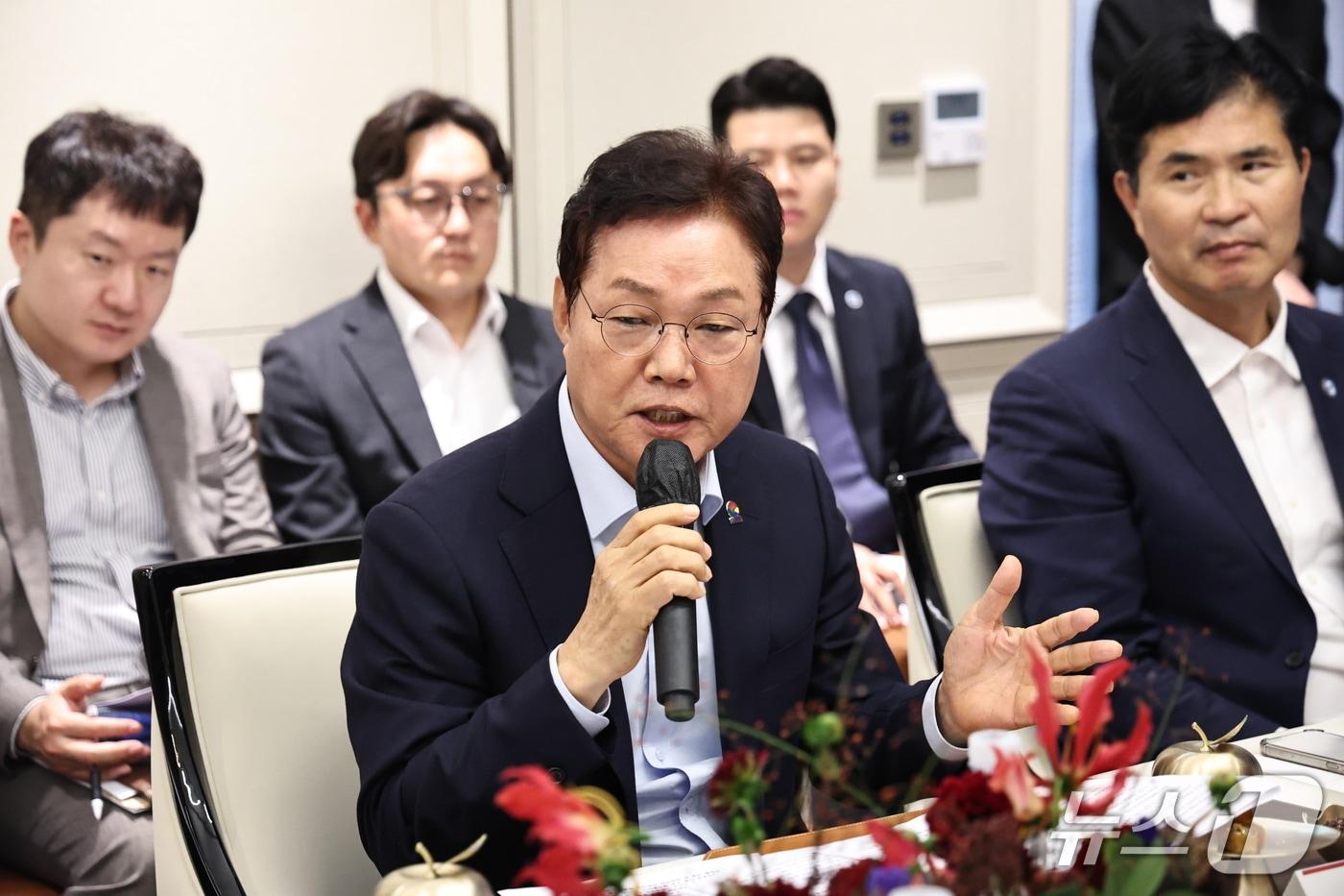 본문 이미지 - 박완수 경남지사가 16일 제주에서 열린 대한민국 시도지사협의회에서 발언하고 있다. (경남도 제공. 재판매 및 DB 금지)