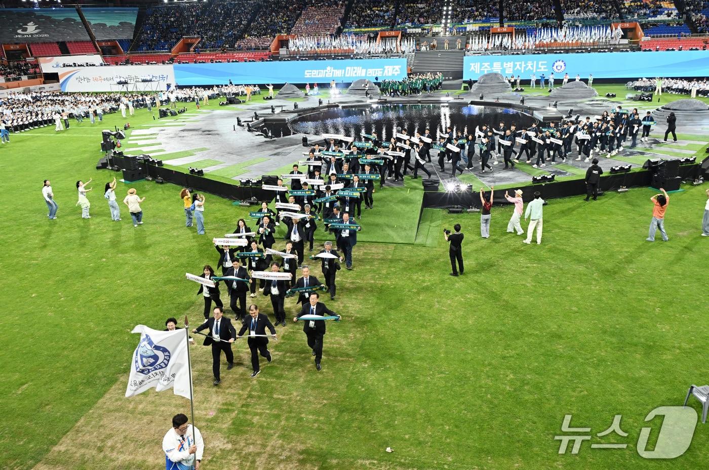 본문 이미지 - 16일 제주 서귀포시 제주월드컵경기장에서 제107회 전국체육대회 개회식이 진행되고 있다. (문화체육관광부 제공. 재판매 및 DB 금지) 2026.10.16 ⓒ 뉴스1 박지혜 기자