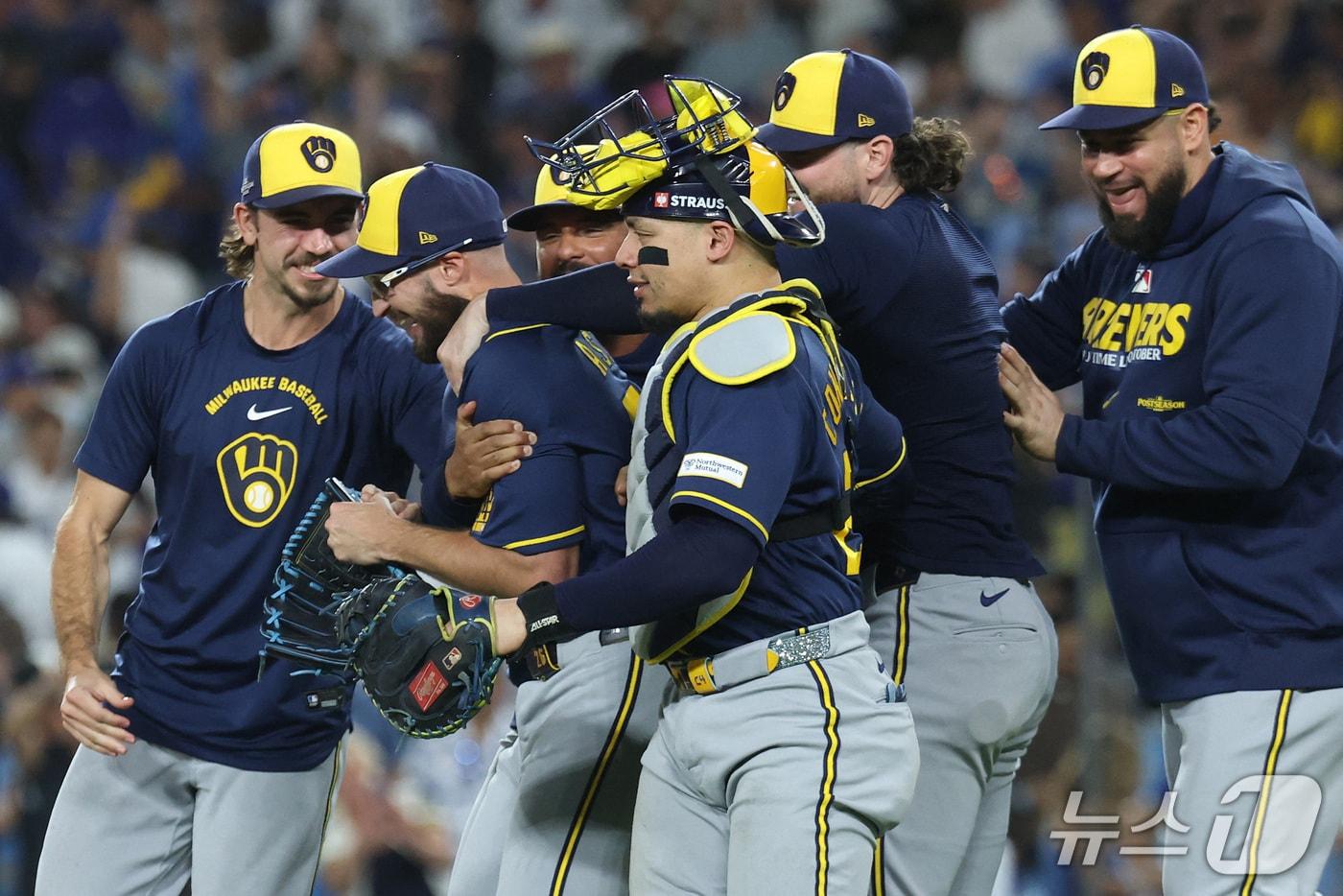 본문 이미지 - MLB 밀워키 브루어스는 44년 만에 월드시리즈 무대를 밟았다. ⓒ AFP=뉴스1