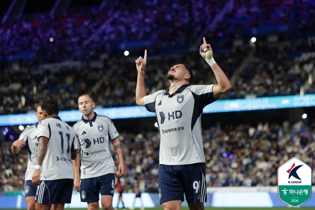본문 이미지 - 울산이 부천을 2-1로 꺾었다.(한국프로축구연맹 제공) 