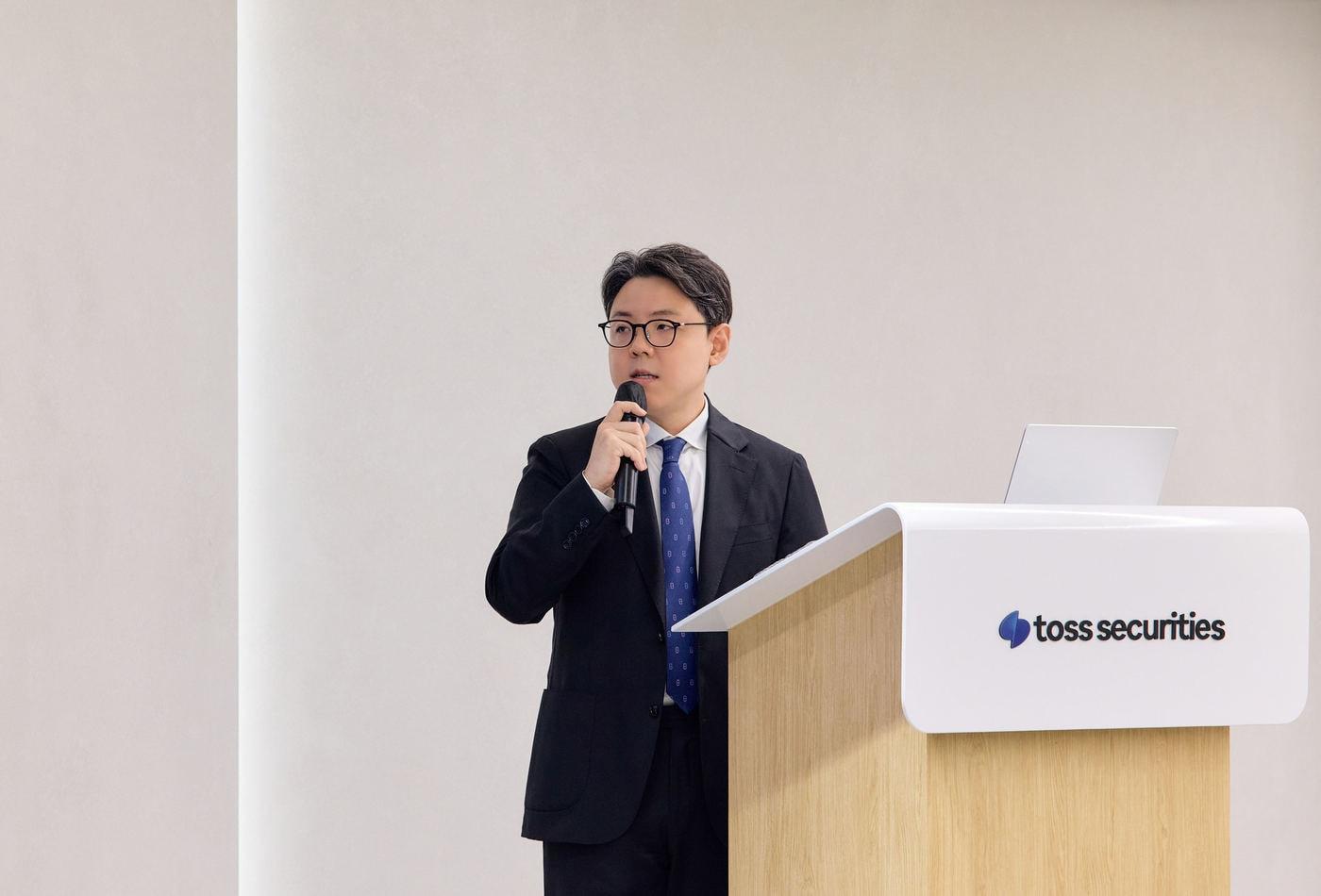 본문 이미지 - 지난 15일 서울 강남구 본사에서 열린 '윤리·준법경영 선포식'에서 김규빈 토스증권 대표가 발언하고 있다(토스증권 제공).