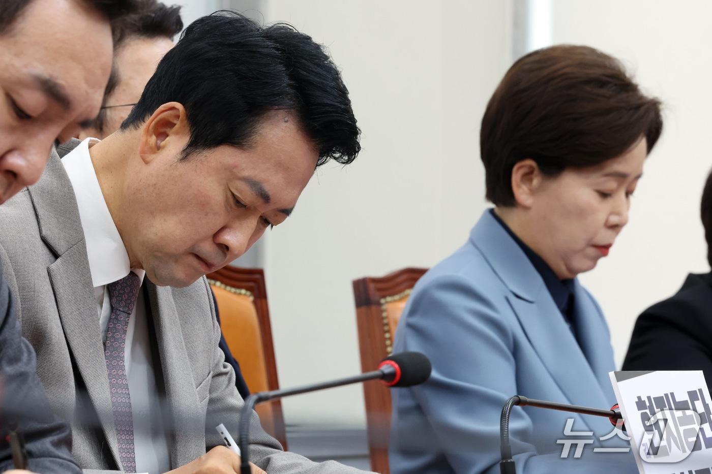 본문 이미지 - 국민의힘 장동혁 대표와 양향자 최고위원이 19일 오전 서울 여의도 국회에서 열린 최고위원회의에 자리하고 있다. 2026.10.19 ⓒ 뉴스1 황기선 기자