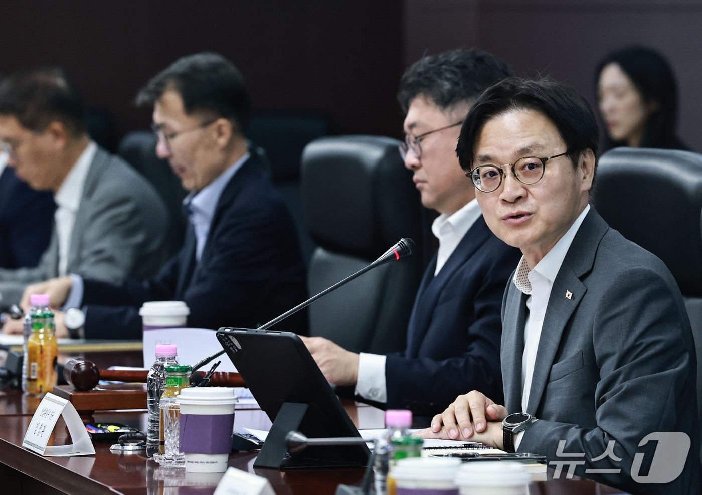 본문 이미지 - 김정관 산업통상부 장관이 19일 오전 서울 종로구 한국무역보험공사에서 열린 제76회 산업기술보호위원회에서 인사말을 하고 있다. (산업통상부 제공. 재판매 및 DB 금지) 2026.10.19 ⓒ 뉴스1