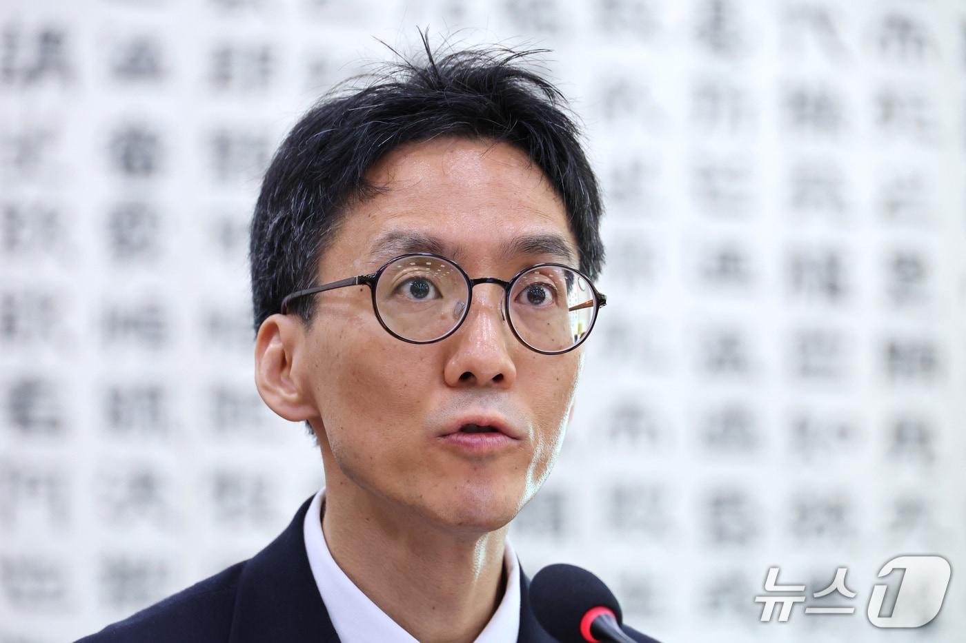 본문 이미지 - 정용환 서울광역공소청장 직무대리가 19일 서울 여의도 국회에서 열린 법제사법위원회의 서울광역공소청 등에 대한 국정감사에서 의원 질의에 답변하고 있다. 2026.10.19 ⓒ 뉴스1 신웅수 기자