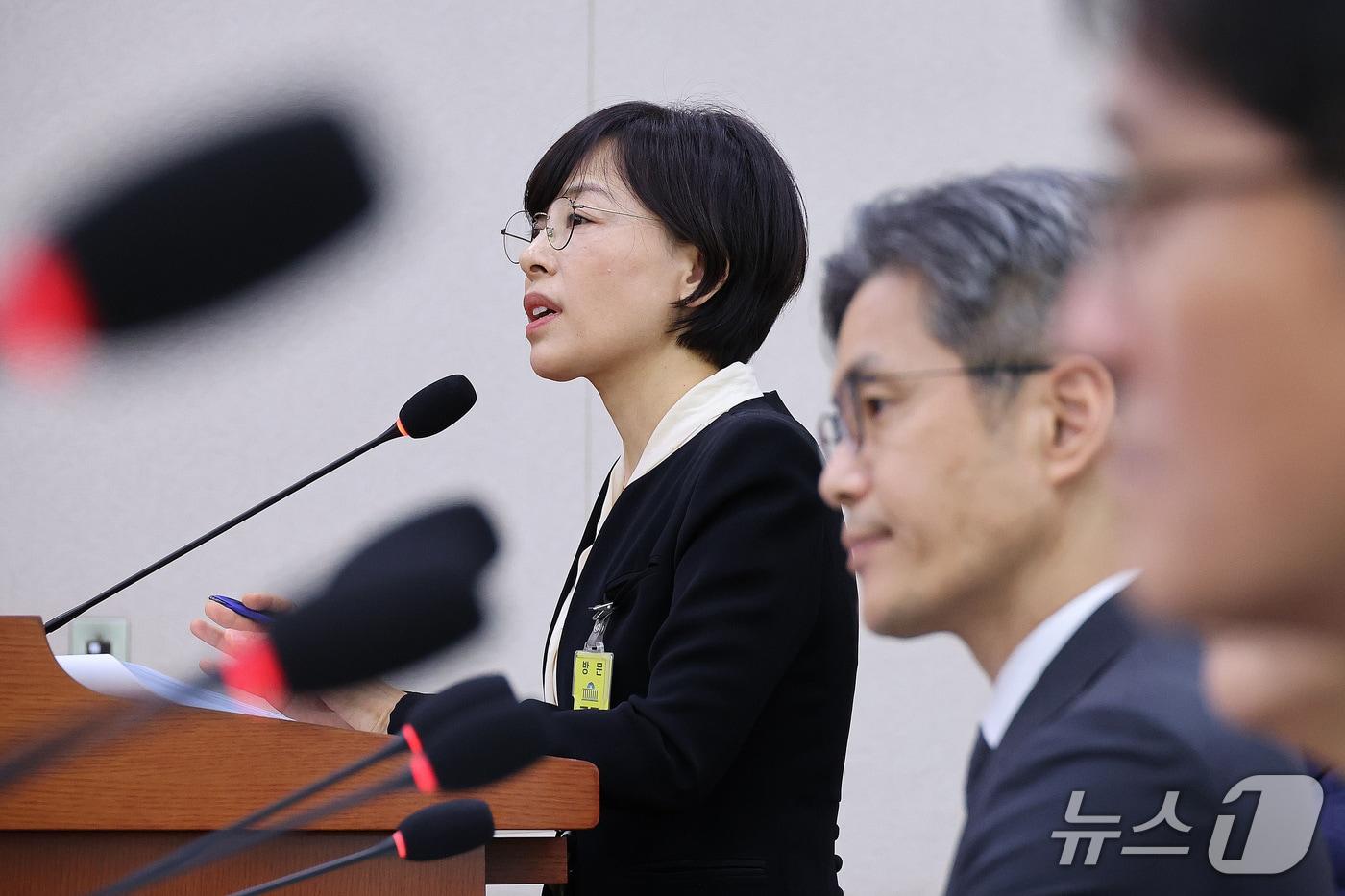 본문 이미지 - 김향연 서울서부지방공소청장이 19일 서울 여의도 국회에서 열린 법제사법위원회의 서울광역공소청 등에 대한 국정감사에서 의원 질의에 답변하고 있다. 2026.10.19 ⓒ 뉴스1 신웅수 기자
