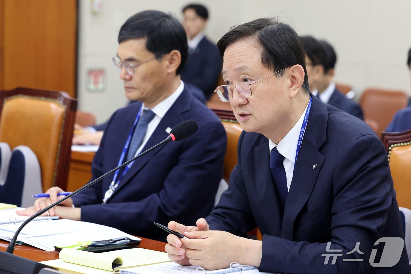 본문 이미지 - 이찬진 금융감독원장이 19일 서울 여의도 국회 정무위원회에서 열린 금융감독원 등에 대한 국정감사에서 의원 질의에 답하고 있다. 2026.10.19 ⓒ 뉴스1 황기선 기자