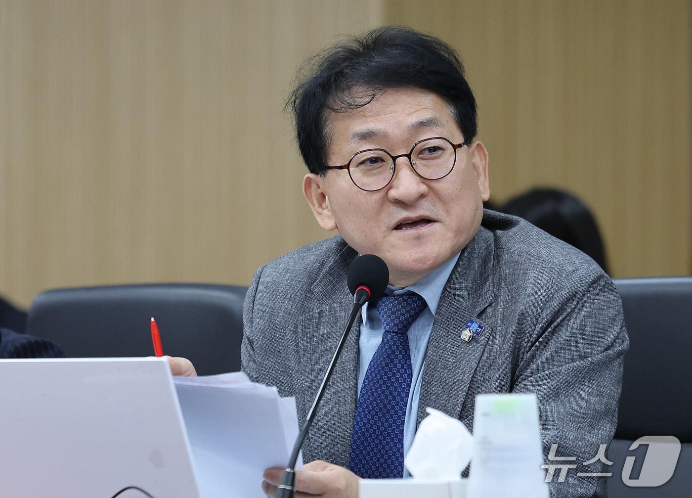 본문 이미지 - 차규근 조국혁신당 의원이 19일 대구 동구 한국가스공사 본사에서 열린 2026년도 국회 산자중기위원회의 한국가스공사, 한국석유공사, 강원랜드, 대한석탄공사, 한국가스기술공사, 한국가스안전공사, 한국석유관리원, 한국광해광업공단 등 8개 공공기관에 대한 국정감사에서 질의하고 있다. 2026.10.19 ⓒ 뉴스1 공정식 기자