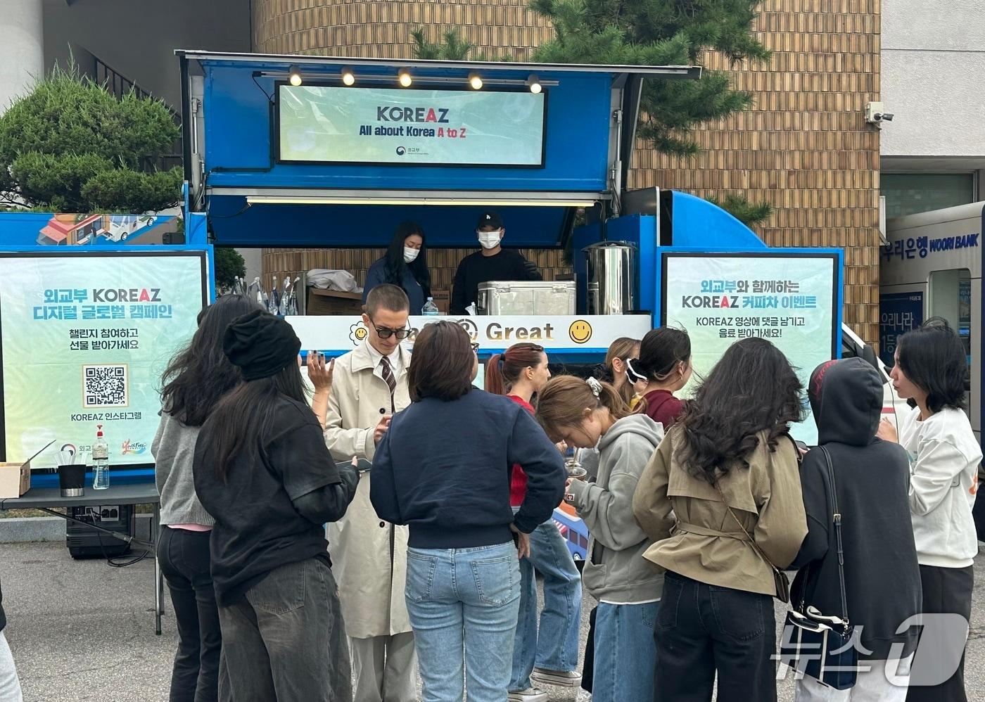 본문 이미지 - 외교부는 19일 서울 서강대학교에서 디지털 글로벌 캠페인 '유스풀 투모로우'(YouthFULL Tomorrow)의 일환으로 청년 대상 아웃리치 행사를 개최했다고 밝혔다.(외교부 제공).