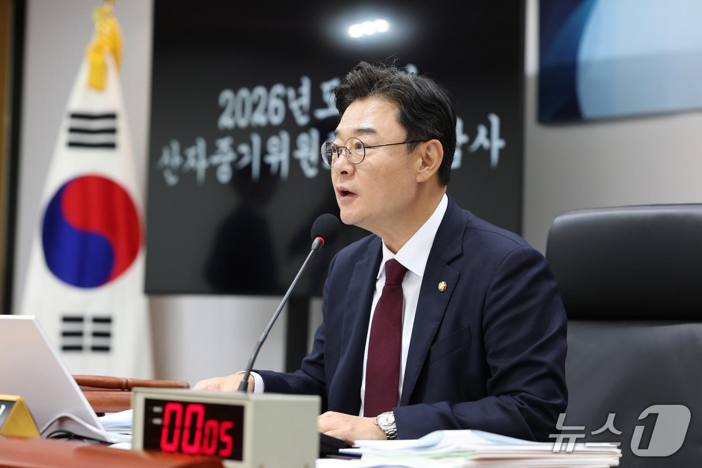 본문 이미지 - 김성원 위원장이 19일 대구 동구 한국가스공사 본사에서 열린 2026년도 국회 산자중기위원회의 한국가스공사, 한국석유공사, 강원랜드, 대한석탄공사, 한국가스기술공사, 한국가스안전공사, 한국석유관리원, 한국광해광업공단 등 8개 공공기관에 대한 국정감사에서 발언하고 있다. 2026.10.19 ⓒ 뉴스1 공정식 기자