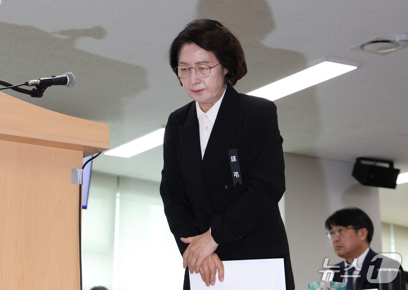 본문 이미지 - 추미애 경기도지사가 19일 경기 수원시 영통구 경기도청에서 열린 국회 국토교통위원회의 경기도에 대한 국정감사에서 최근 소방 관련 발언에 대한 사과를 하고 있다. 2026.10.19 ⓒ 뉴스1 김영운 기자