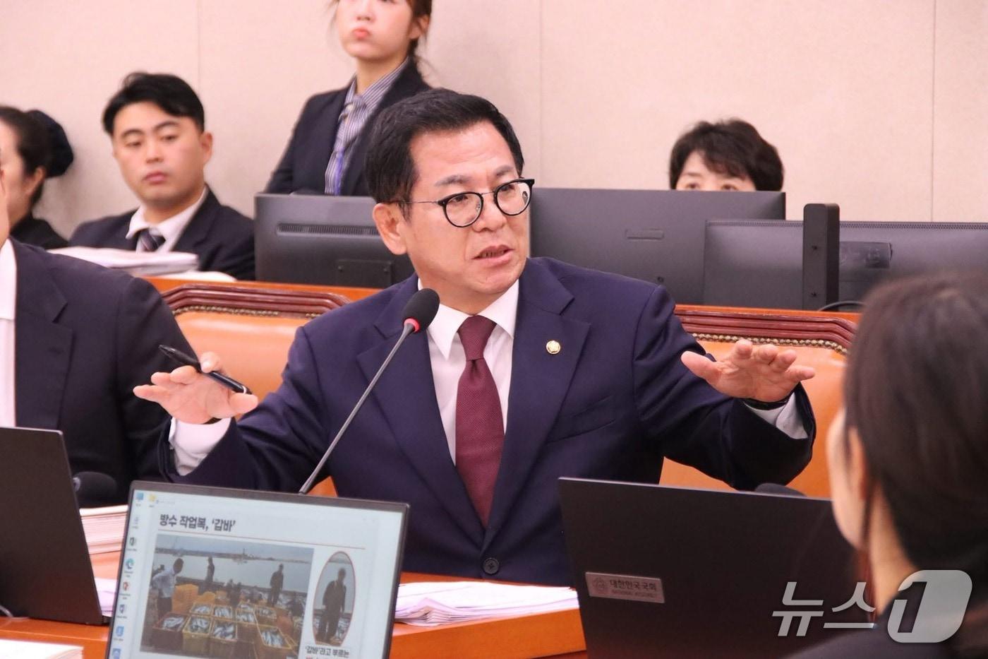 본문 이미지 - 19일 국회 농해수위 국정감사에서 질의하는 이상휘 의원 모습 (의원 SNS 캡처. 재판매 및 DB 금지)
