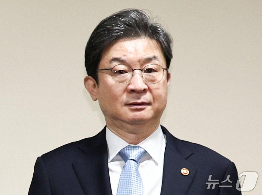 본문 이미지 - 이억원 금융위원장이 2일 오전 서울 중구 은행회관에서 열린 시장상황점검회의에 참석하고 있다. 2026.10.2 ⓒ 뉴스1 이종수 기자