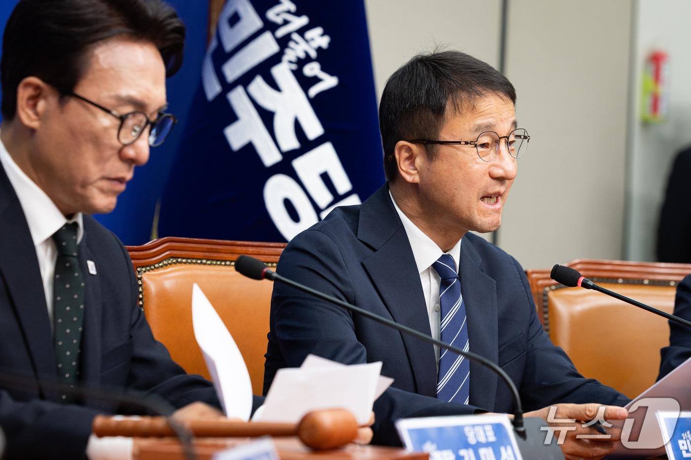 본문 이미지 - 한병도 더불어민주당 원내대표가 2일 서울 여의도 국회에서 열린 최고위원회의에서 발언하고 있다. 2026.10.2 ⓒ 뉴스1 유승관 기자