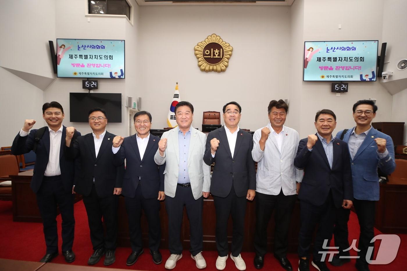 본문 이미지 - '논산시 AI 행정서비스 활성화 연구 모임'은 2박 3일 일정으로 제주특별자치도의 주요 AI 관련 기관을 방문했다. (논산시의회 제공. 재판매 및 DB금지) /뉴스1