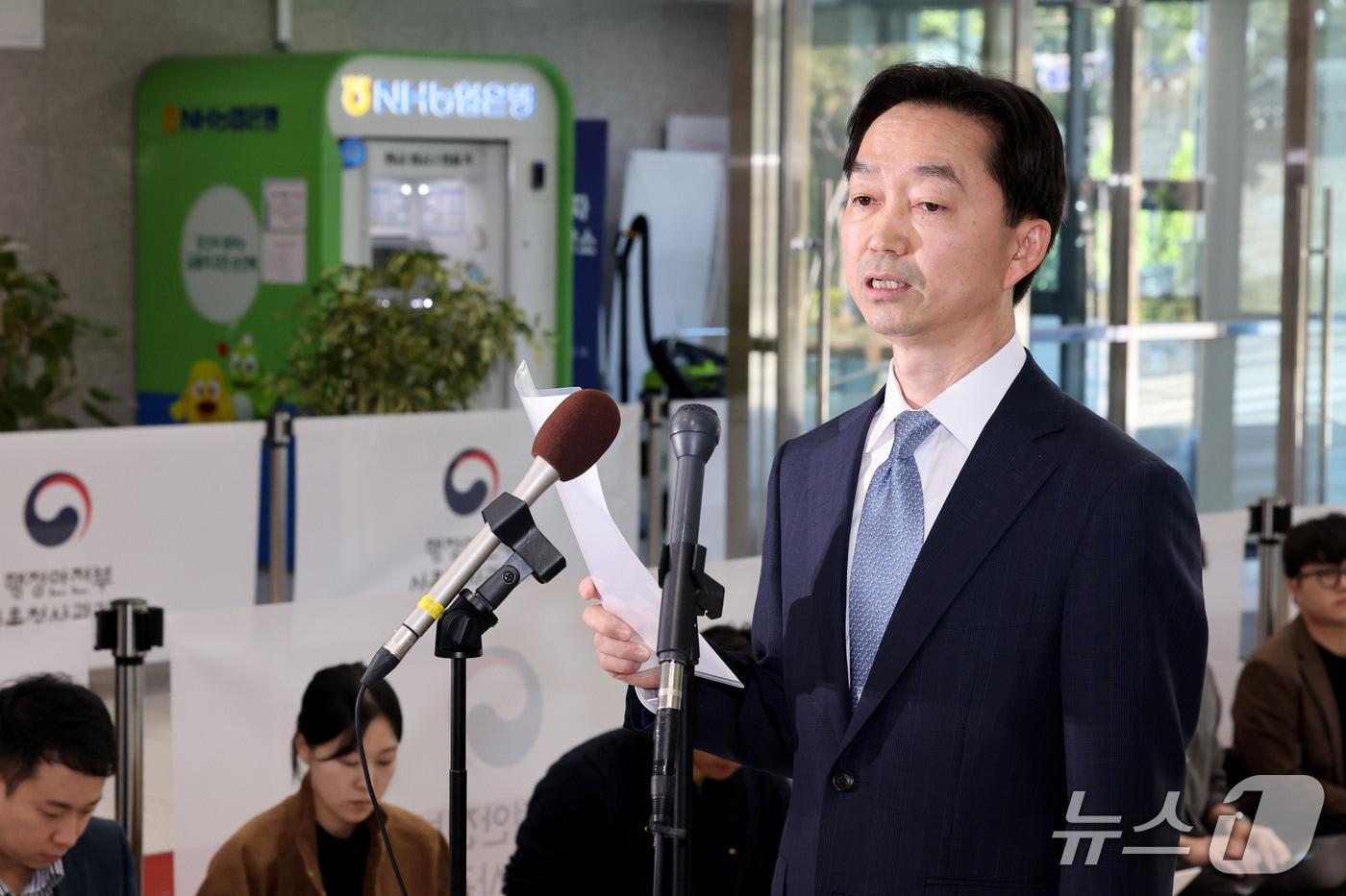 본문 이미지 - 김지용 중대범죄수사청장 후보자가 중수청이 개청한 지난 2일 오후 서울 종로구 창성동 정부서울청사 별관에서 입장 발표를 하고 있다. 2026.10.2 ⓒ 뉴스1 이광호 기자