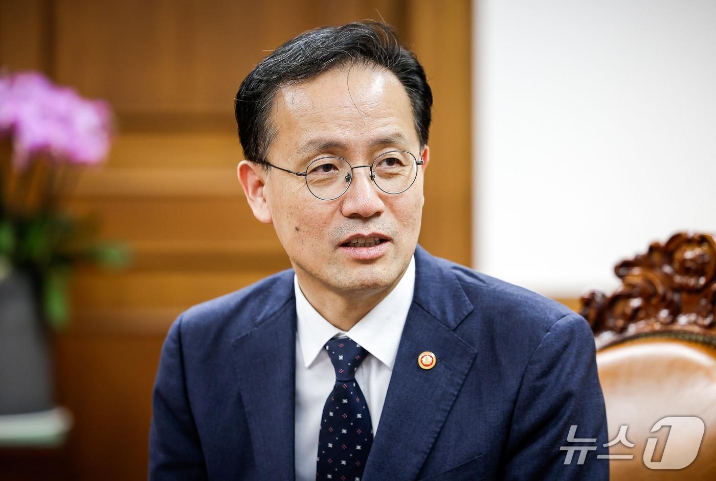본문 이미지 - 이형일 부총리 겸 재정경제부 장관. (공동취재) 2026.10.2 ⓒ 뉴스1 유승관 기자