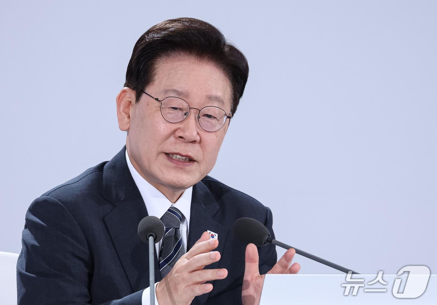 본문 이미지 - 이재명 대통령이 2일 세종에서 열린 민원 혁신 사례보고회에서 발언을 하고 있다. (청와대통신사진기자단) 2026.10.2 ⓒ 뉴스1 이재명 기자