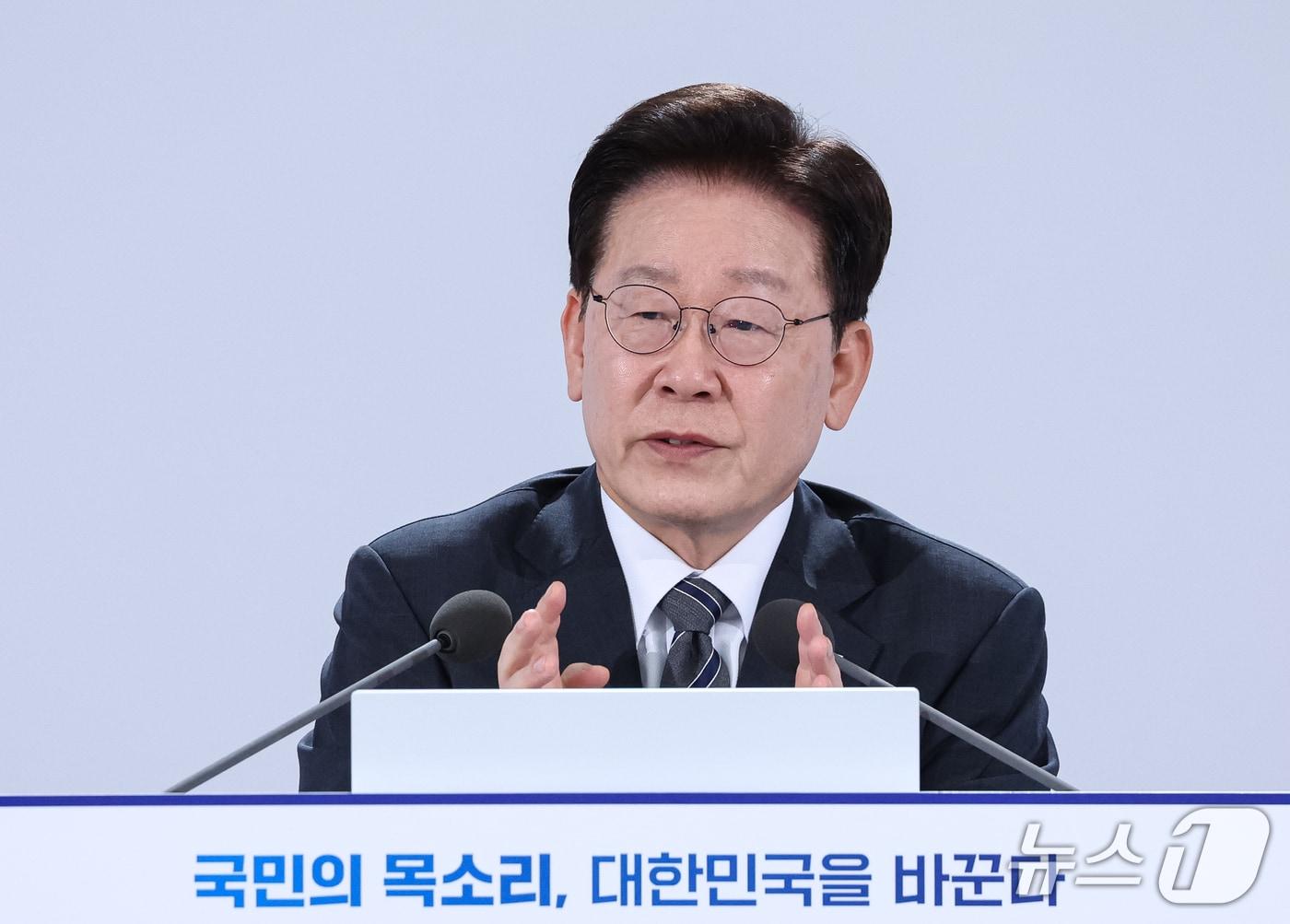본문 이미지 - 이재명 대통령이 2일 세종에서 열린 민원 혁신 사례보고회에서 발언을 하고 있다. (청와대통신사진기자단) 2026.10.2 ⓒ 뉴스1 이재명 기자