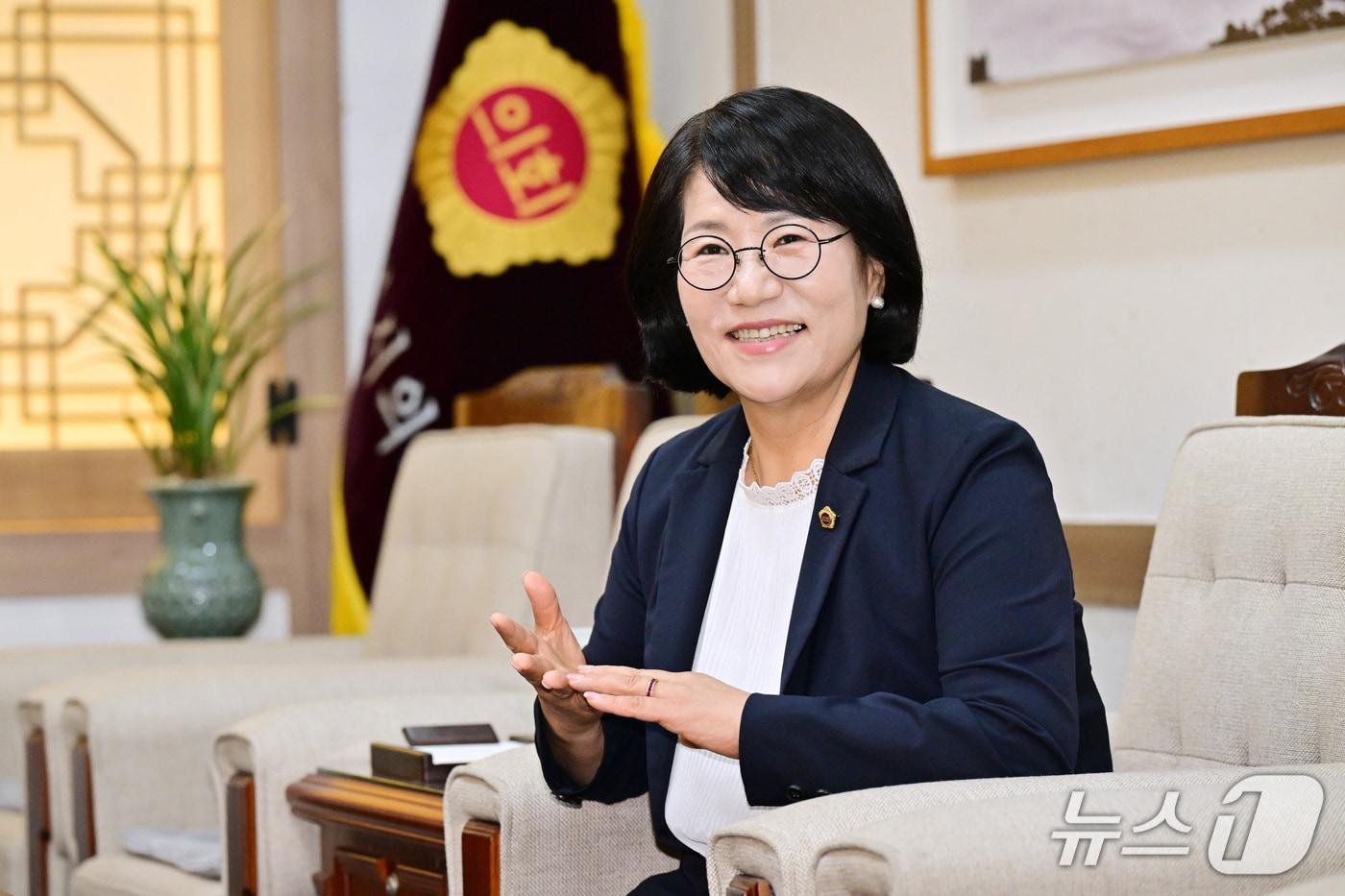 본문 이미지 - 인터뷰하는 이영해 울산시의회 의장.(울산시의회 제공. 재판매 및 DB 금지)/뉴스1