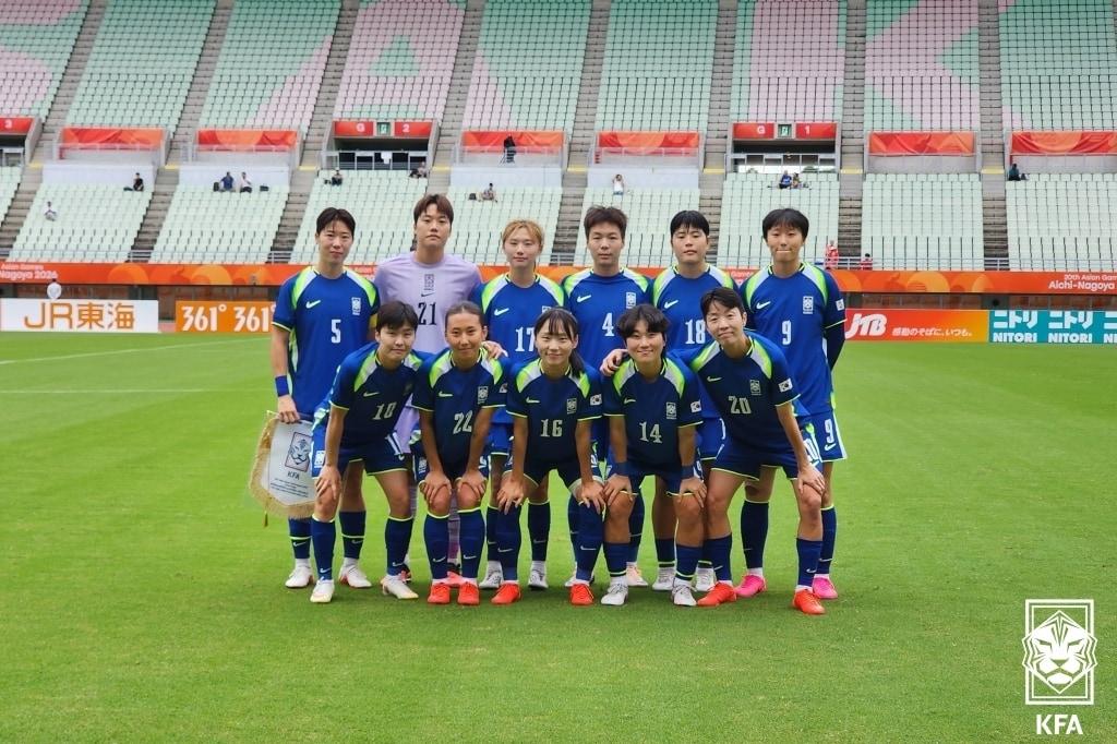 본문 이미지 - 아이치 나고야 아시안게임 동메달을 획득한 여자축구대표팀. (대한축구협회 제공. 재판매 및 DB 금지)