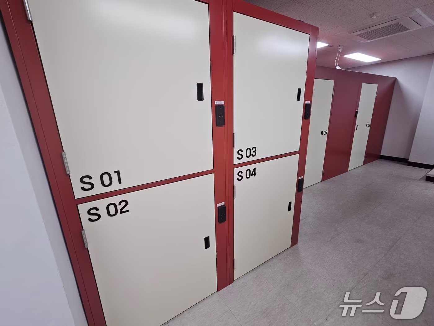 본문 이미지 - 1일 서울 서대문구에 위치한 한 셀프스토리지 지점에 소형 창고들이 설치돼 있다. 2026.10.1 ⓒ뉴스1 윤지오 기자
