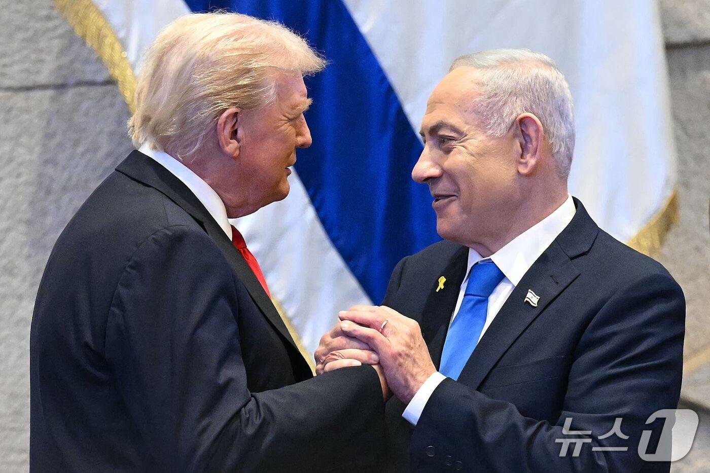 본문 이미지 - 베냐민 네타냐후 이스라엘 총리와 도널드 트럼프 미국 대통령. ⓒ AFP=뉴스1
