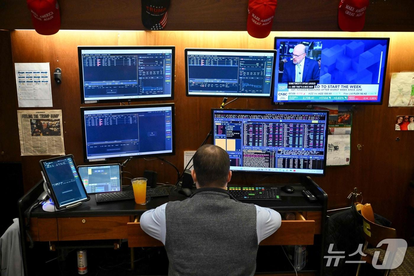 본문 이미지 - 뉴욕증권거래소 트레이더 ⓒ AFP=뉴스1