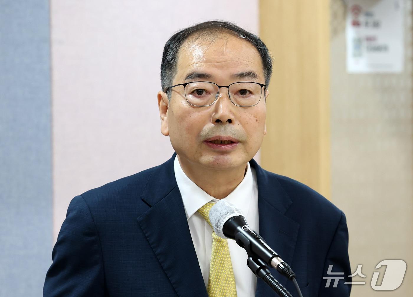 본문 이미지 - 윤종구 대구고등법원장이 20일 대구 수성구 범어동 대구고등법원에서 열린 국회 법제사법위원회(법사위)의 대구고등·지방·가정·회생법원, 부산고등·지방·가정·회생법원, 울산지방·가정법원, 창원지방법원에 대한 2026년도 국정감사에서 업무보고를 하고 있다. 2026.10.20 ⓒ 뉴스1 공정식 기자