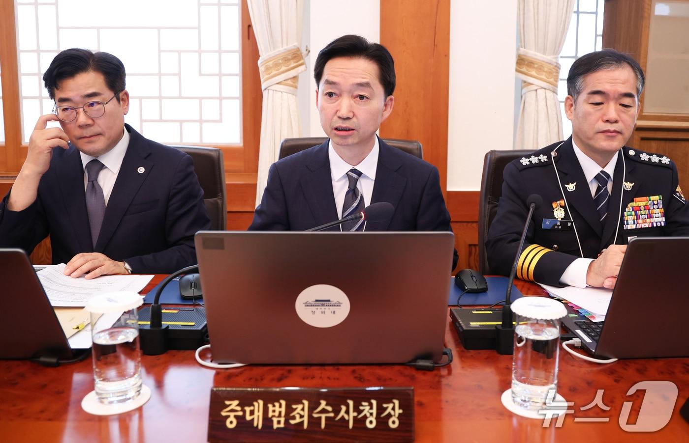 본문 이미지 - 김지용 중대범죄수사청장이 20일 청와대에서 열린 국무회의에서 인사말을 하고 있다. (청와대통신사진기자단) 2026.10.20 ⓒ 뉴스1 허경 기자