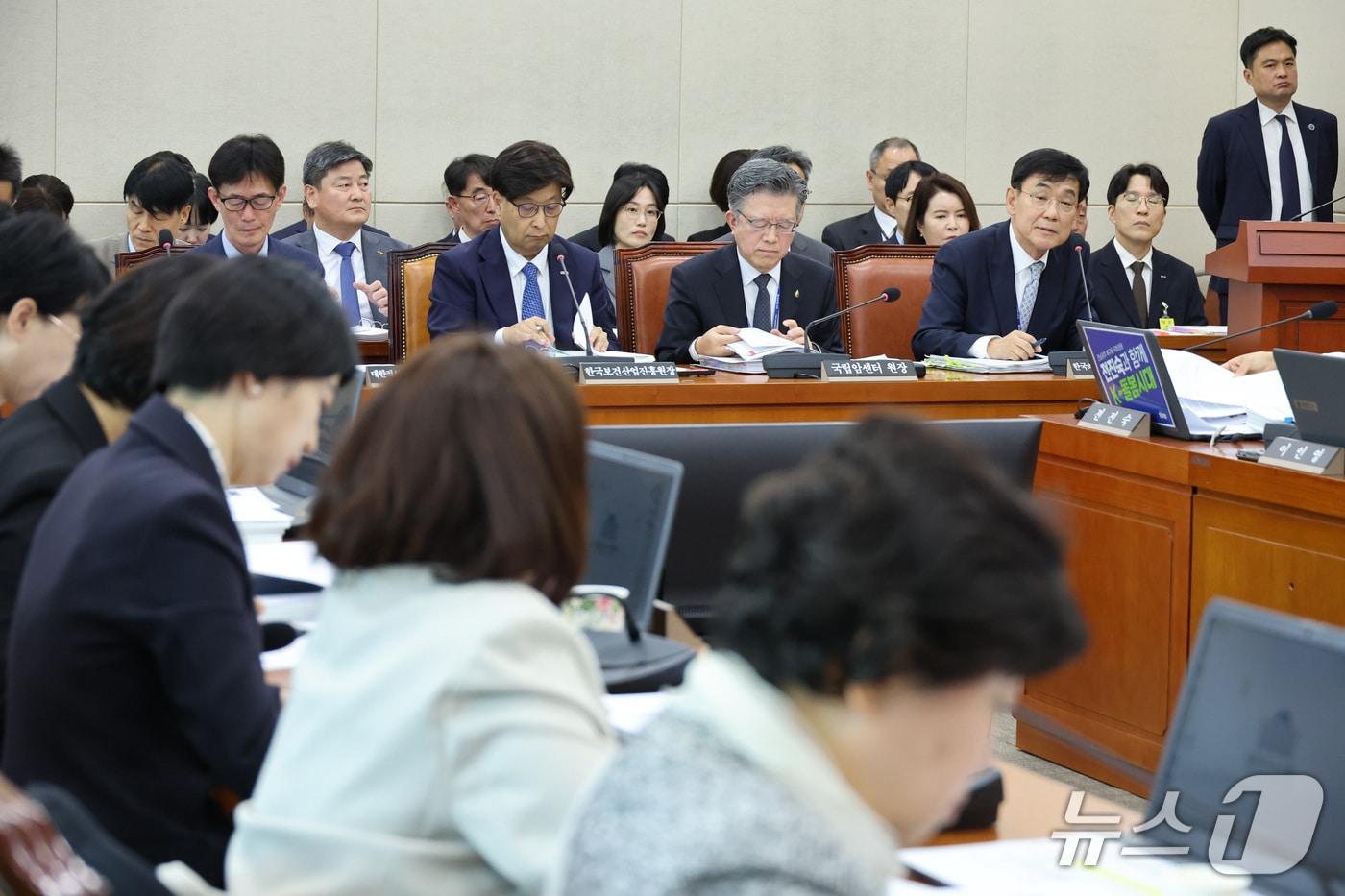 본문 이미지 - 20일 서울 여의도 국회에서 보건복지위원회의 한국보건산업진흥원 등에 대한 국정감사가 진행되고 있다. ⓒ 뉴스1 
