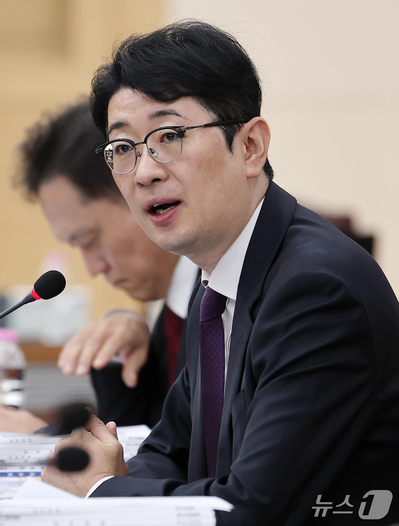 본문 이미지 - 주진우 국민의힘 의원이 20일 대구 수성구 범어동 대구고등법원에서 열린 국회 법제사법위원회(법사위)의 대구고등·지방·가정·회생법원, 부산고등·지방·가정·회생법원, 울산지방·가정법원, 창원지방법원에 대한 2026년도 국정감사에서 질의하고 있다. 2026.10.20 ⓒ 뉴스1 공정식 기자