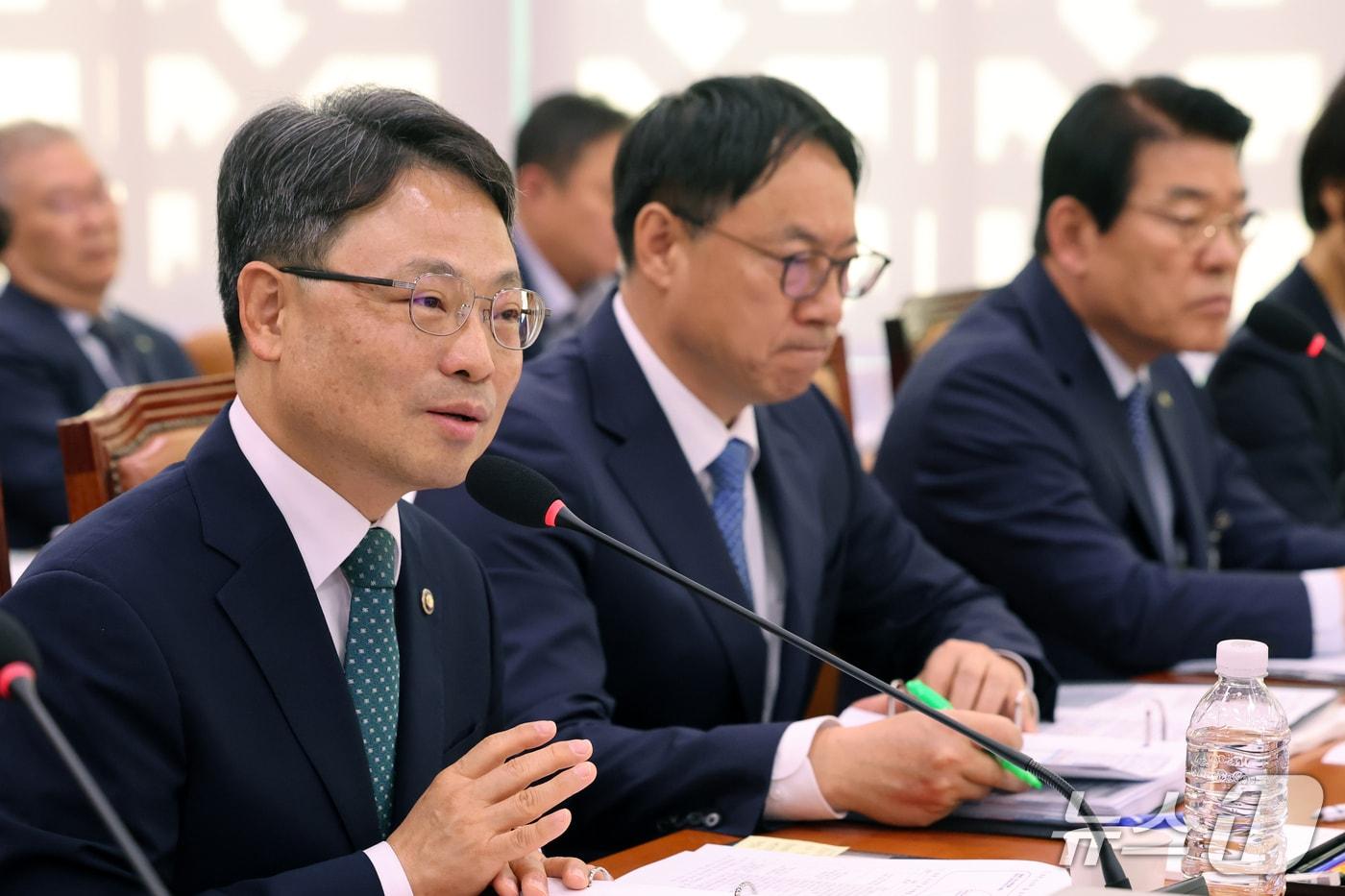 본문 이미지 - 박은식 산림청장이 20일 서울 여의도 국회 농림축산식품해양수산위원회에서 열린 산림청 등에 대한 국정감사에서 의원 질의에 답하고 있다. 2026.10.20 ⓒ 뉴스1 황기선 기자