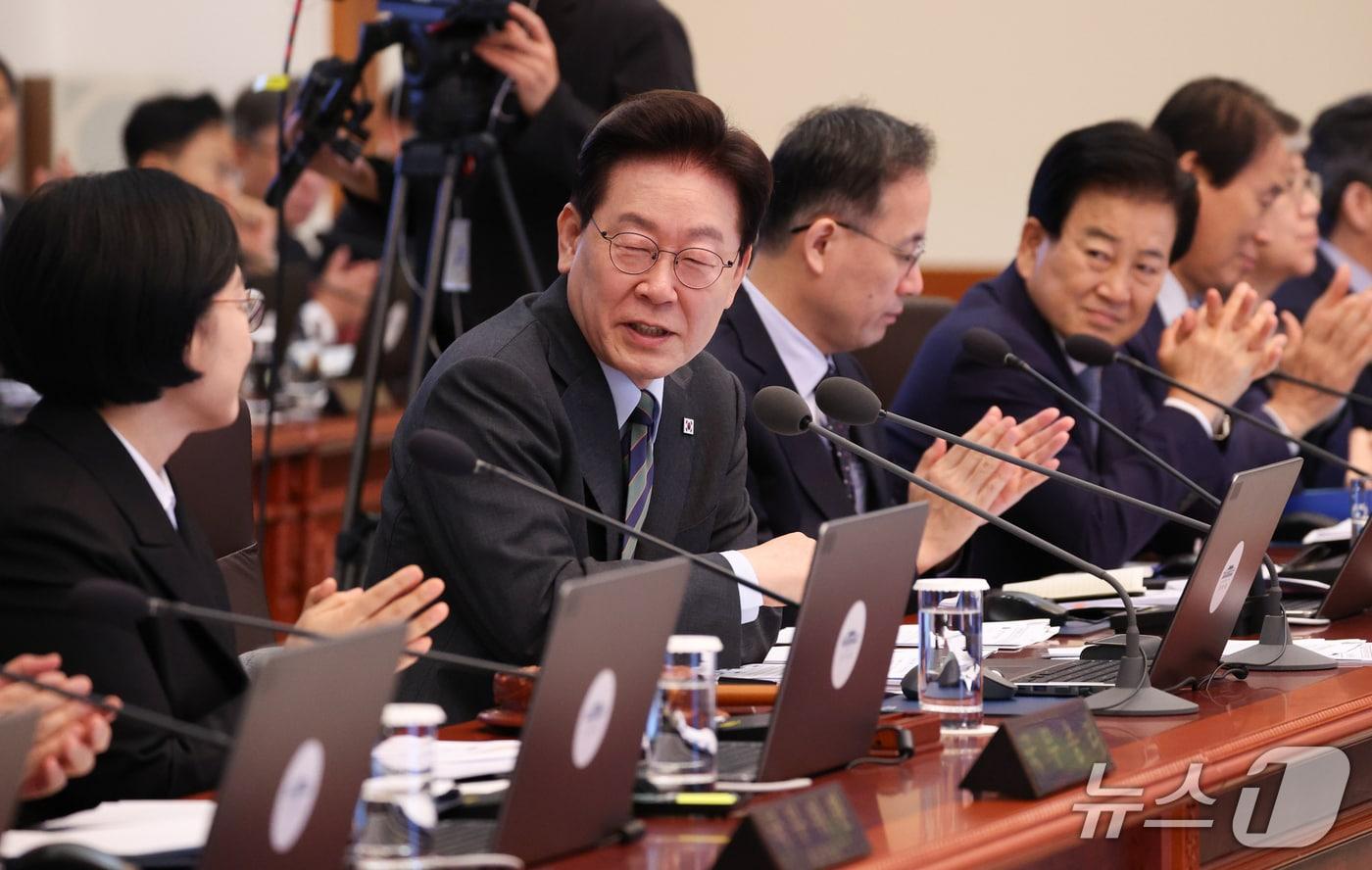 본문 이미지 - 이재명 대통령이 20일 청와대에서 열린 국무회의에서 발언하고 있다. (청와대통신사진기자단) 2026.10.20 ⓒ 뉴스1 허경 기자