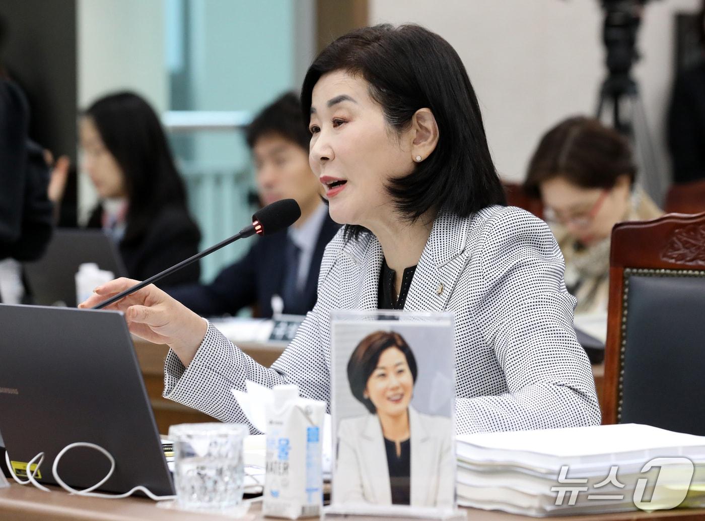본문 이미지 - 김희정 국회 교육위원회 위원장이 20일 부산 부산진구 부산교육청에서 열린 교육위원회의 부산교육청·울산교육청·경남교육청·대구교육청·경북교육청·강원교육청에 대한 국정감사에서 발언하고 있다. 2026.10.20 ⓒ 뉴스1 윤일지 기자