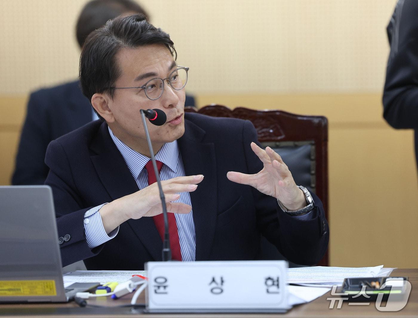 본문 이미지 - 20일 오전 광주지방법원에서 열린 국회 법제사법위원회의 광주·전주·대전·제주 지역 각급 법원에 대한 국정감사에서 윤상현 의원이 질의하고 있다. ⓒ 뉴스1 박지현 기자