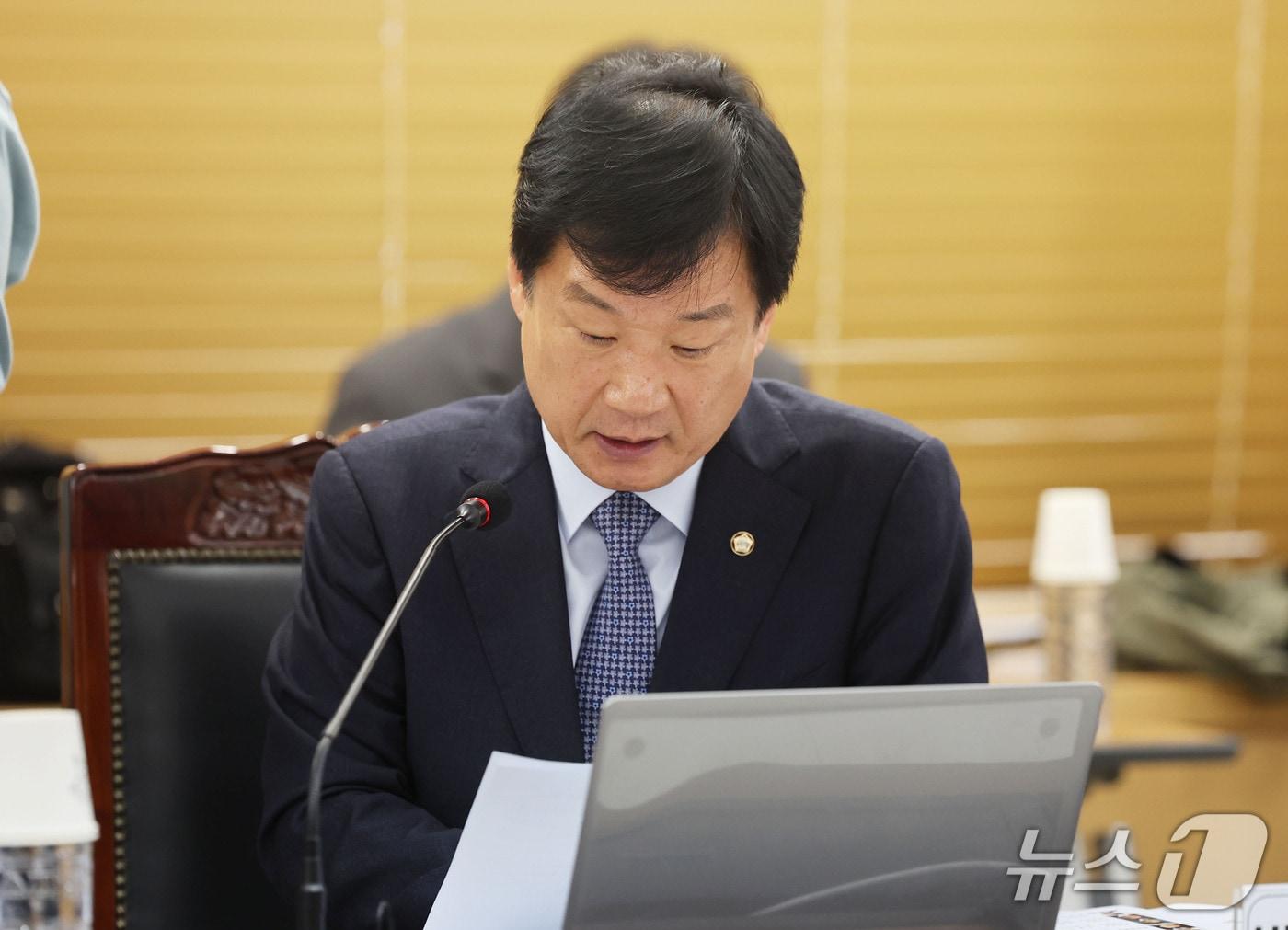 본문 이미지 - 박균택 더불어민주당 의원이 지난 20일 전남광주통합특별시 동구 광주지방법원에서 열린 국회 법제사법위원회의 광주·전주·대전·제주 지역 각급 법원에 대한 국정감사에서 질의하고 있다. 2026.10.20 ⓒ 뉴스1 박지현 기자