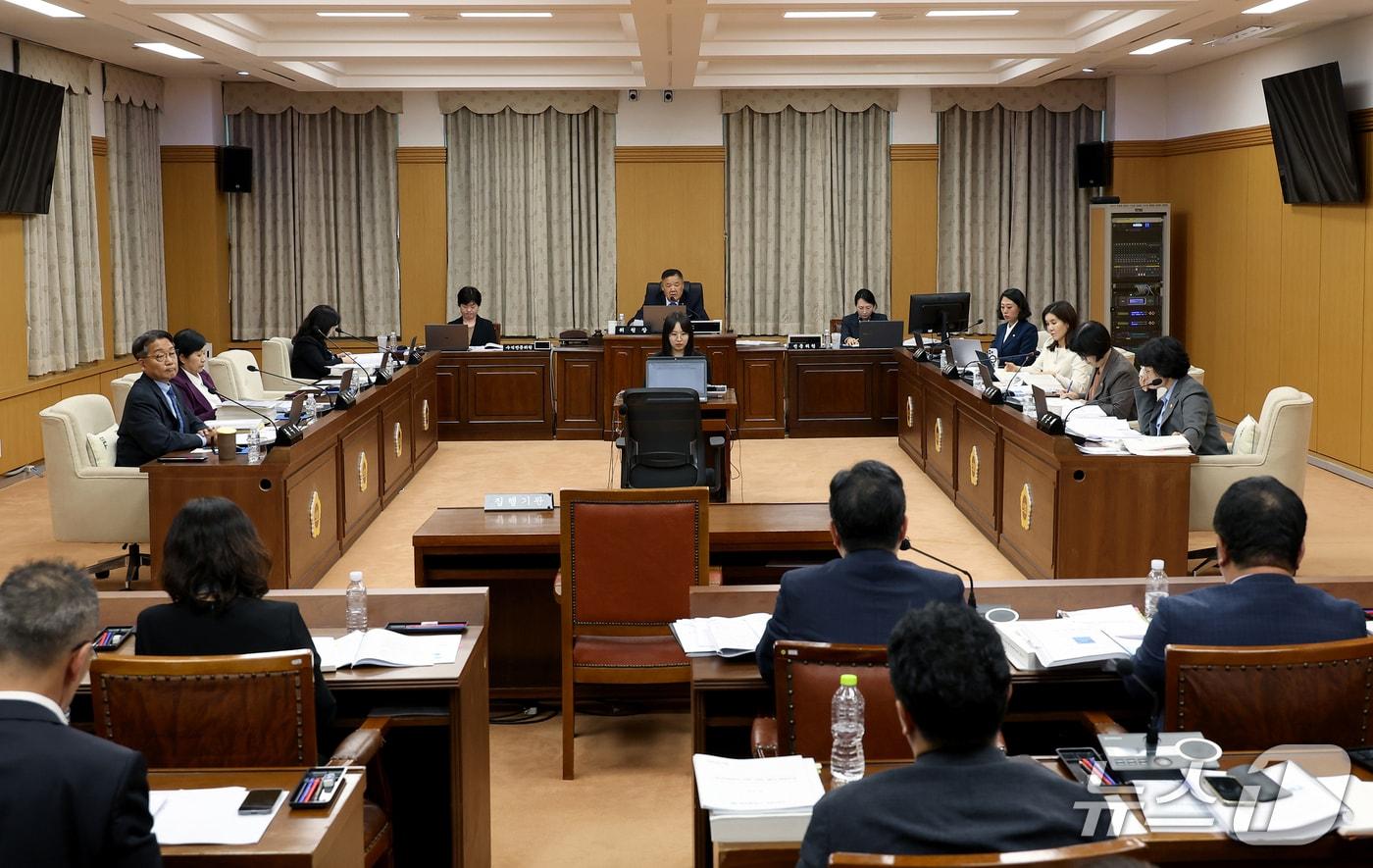 본문 이미지 - 대전시의회 '공공재산 정상화 특위'는 지난 19일 4개 공공재산 추진 사업에 대한 업무 보고를 청취했다. (시의회 제공) / 뉴스1