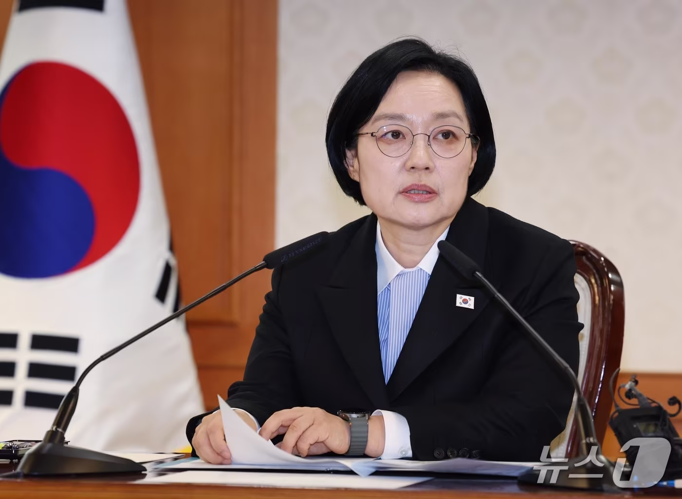 본문 이미지 - 한성숙 국무총리가 20일 서울 종로구 정부서울청사에서 열린 제262차 정부업무평가위원회 회의를 주재하고 있다. 2026.10.20 ⓒ 뉴스1 이종덕 기자